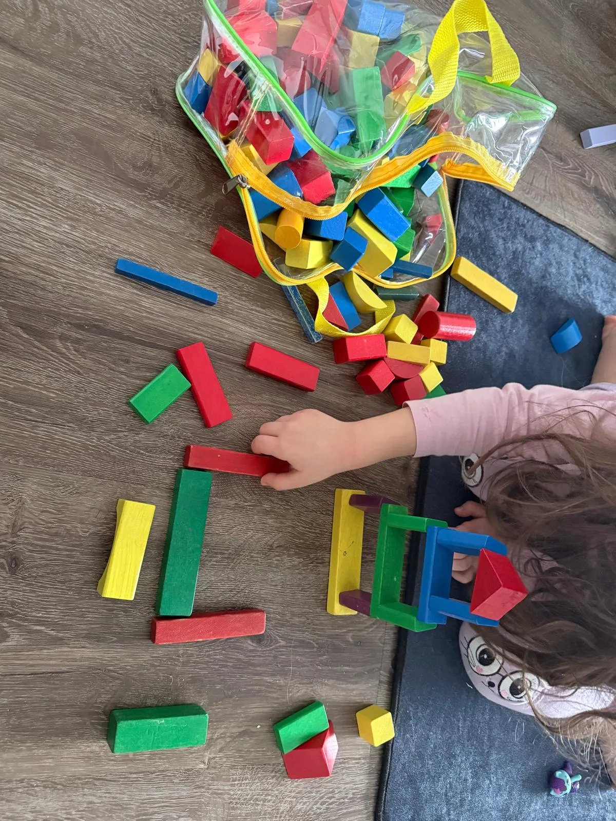 Kindgerechter liebevoller Betreuungsalltag