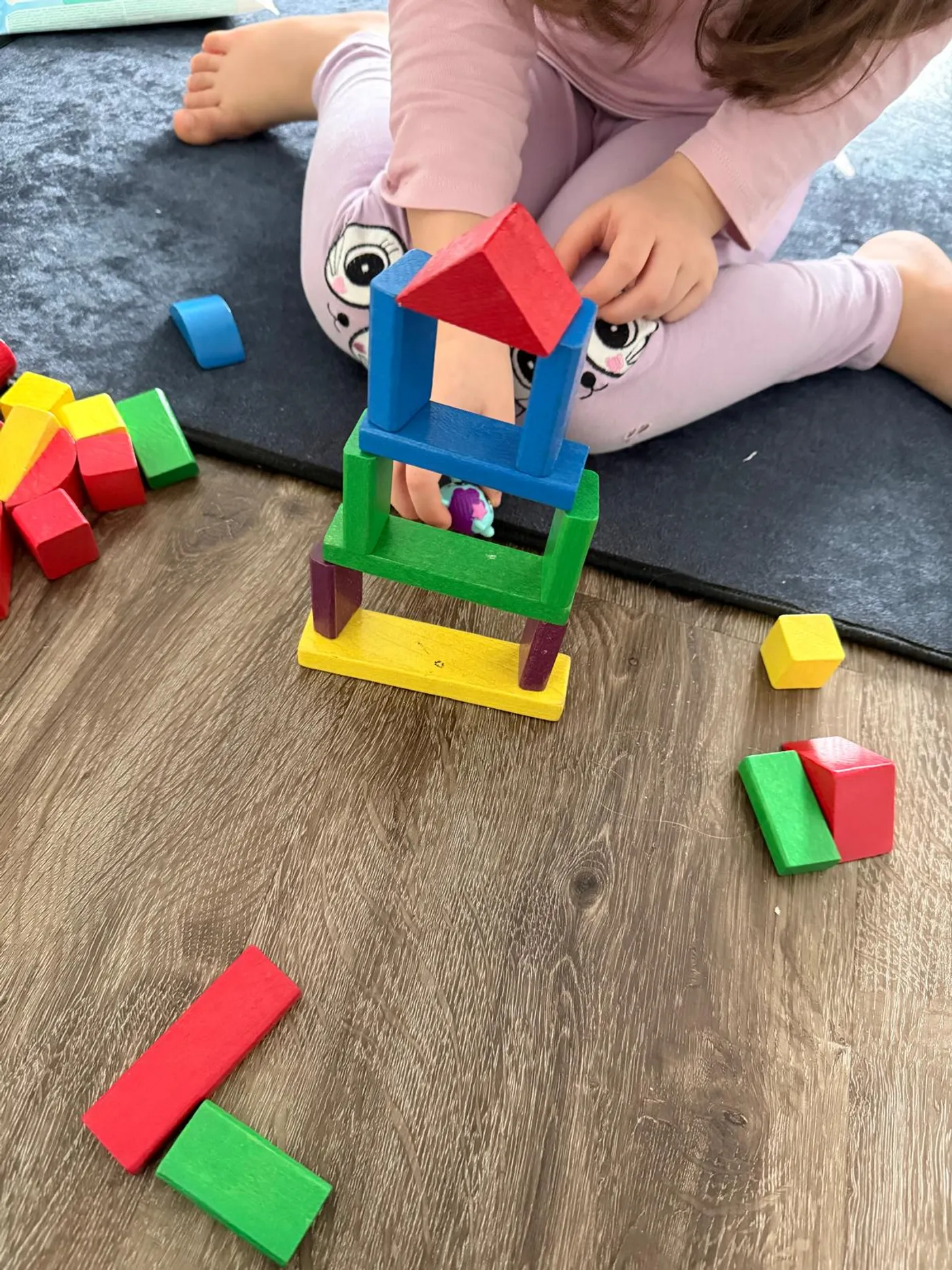 Kreativangebot am Kindertisch